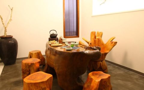 怎么做生意最赚钱？这家茶楼免费送1999元的茶，一年竟赚了200万