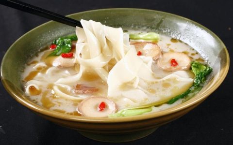 交押金免费吃一年，这家面馆老板一年赚120万，套路太深