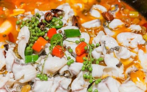 餐厅亏本9.9吃鱼，一月收入九十多万，背后的套路是什么？