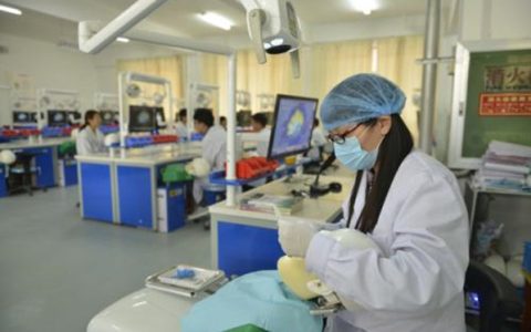 分享男生赚钱的专业有哪些，学什么专业容易找工作。