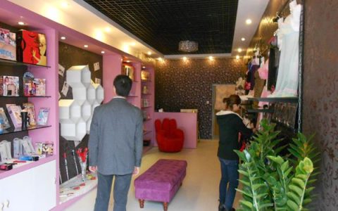 我来分享大学旁边开什么暴利，卖什么更好。