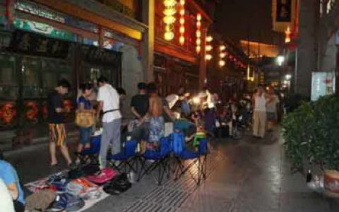 小编分享夜市摆摊卖什么最火爆，推荐五个赚钱项目。