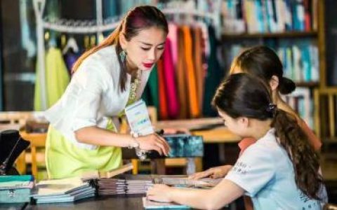 我来分享一个女人开个什么店最适合，适合女人开的店。