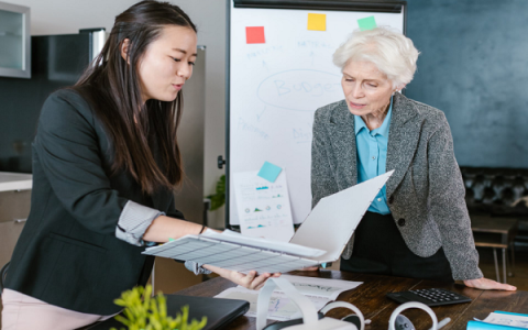 小编教你做短视频需要什么设备，如何制作视频。