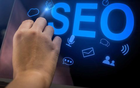 SEO标题优化过程中，需要考虑用户搜索与蜘蛛抓取问题。