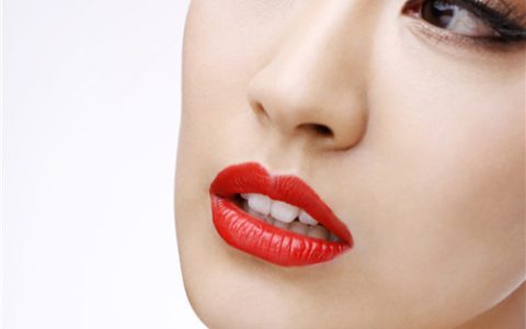 小编分享去眼袋好方法有哪些。